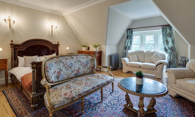 Newton Stewart Apartment | Tower Rooms