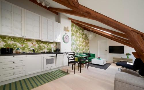 Old Town Apartment | Town Hall Apartments