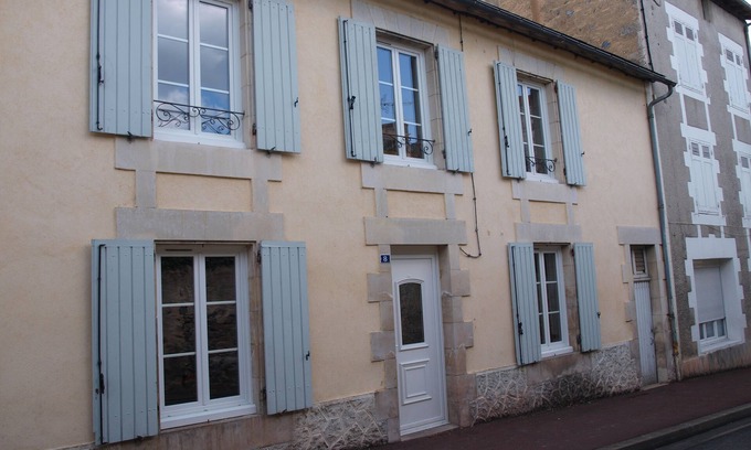 L'Isle-Jourdain House | TOWN HOUSE ANY COMFORT