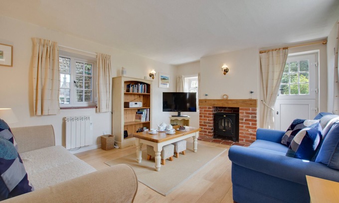 Cley next the Sea House | Town Yard Cottage - Two Bedroom House, Sleeps 4