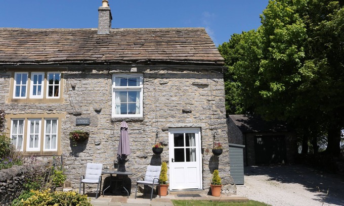 Sheldon House | Townend Holiday Cottage - Cosy Countryside Retreat
