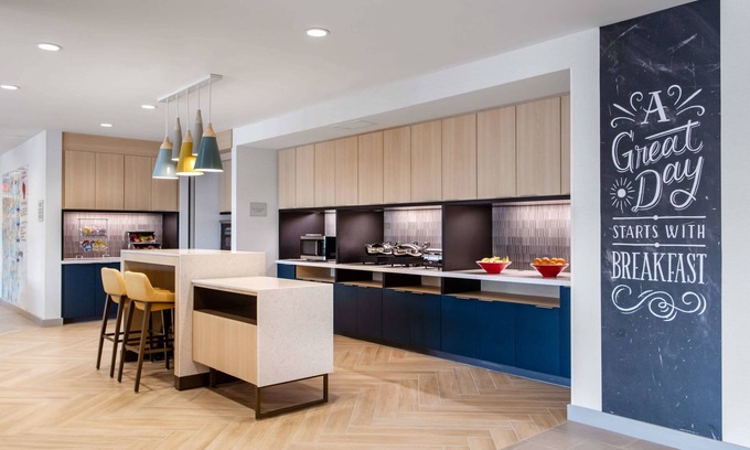 West Bend Hotel | TownePlace Suites by Marriott Milwaukee West Bend