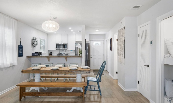Silver Sands House | Townhome 5 minutes walk to the Beach & Free Golf Cart. Fenced backyard.