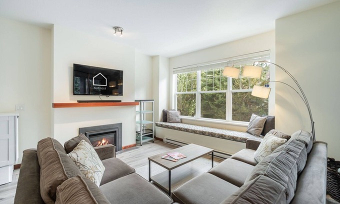 Blueberry Hill Condo | Townhome | BBQ | Private balcony | Cable TV