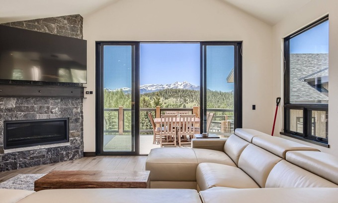 Corinthian Hills House | Townhome in Dillon with epic lake and mountain views & EV Charger!