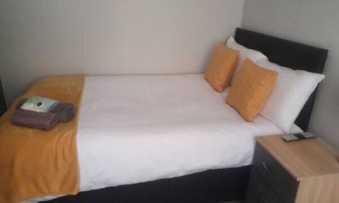 Stoke-on-Trent House | Townhouse @ 11 Nicholls Street Stoke - Superior Double with TV