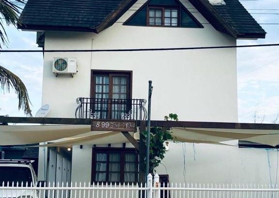 Barra de Ibiraquera Apartment | Townhouse composta por 4 triplex duas suítes a duas quadras do mar