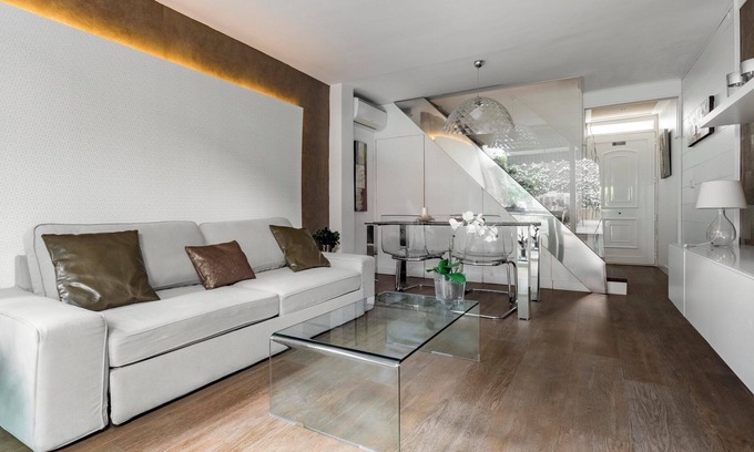 Canillas House | Townhouse de Diseño con Patio Privado