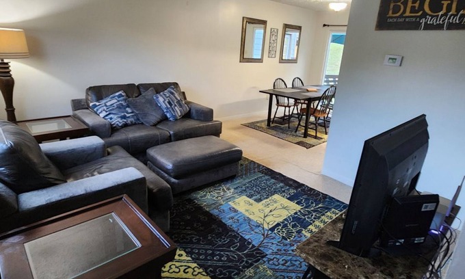 Karns House | Townhouse for Home living on the Road