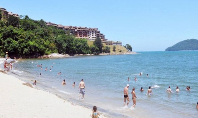 Mococa House | Townhouse in condominium, 5 min from the beach, rivers, trails, quite green area