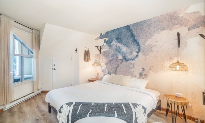 Village North House | Townhouse in Village: Private Hot tub! King Bed, Snowshoes, Bikes + Free Parking