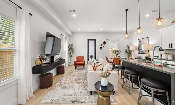 OST - South Union House | Townhouse Nr DT & Med Center | Games | Pet | WiFi