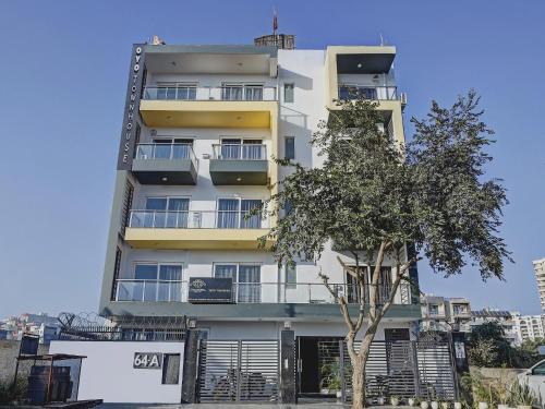 DLF Phase 5 Hotel | Townhouse Tipsyy Near Bestech Central Square Mall