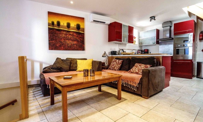 Marseillan House | Townhouse with roof terrace in picturesque Mediterranean village