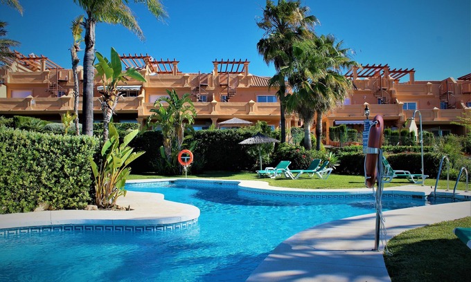 Buenas Noches House | Townhouse with sea view in Estepona near Marbella