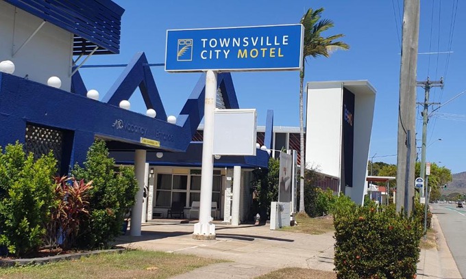 Rosslea Hotel | Townsville City Motel
