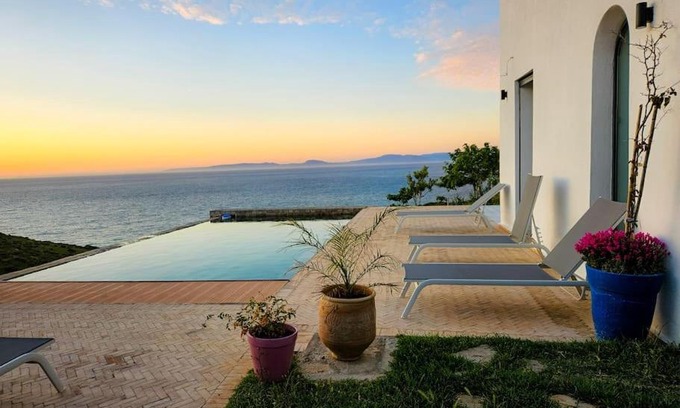 Ksar es Seghir Villa | Très belle villa avec piscine et vue incroyable sur mediterannée (DAR NAIM)