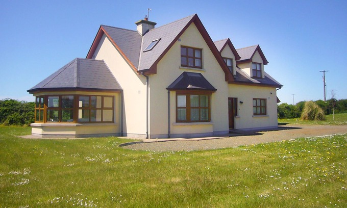 Kilmore Cottage | TRA GHEAL, family friendly, with a garden in Kilmore, County Wexford