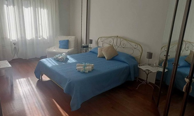 Fuorigrotta Bed & Breakfast | Tra Pirandello e Leopardi B&B. Cosy Room, few minutes to the main attractions