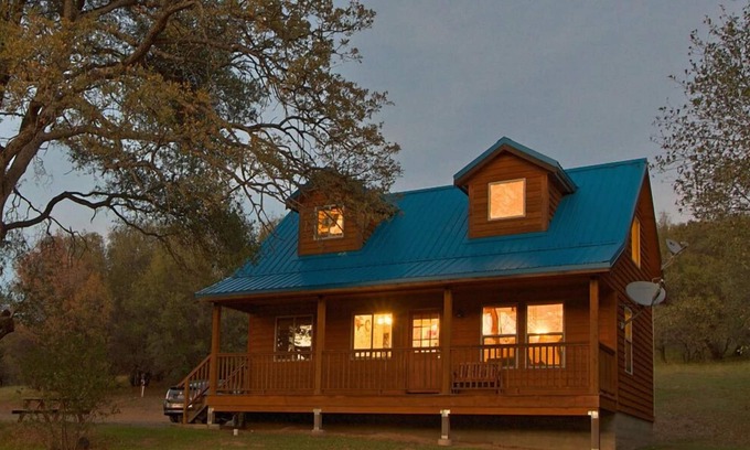 Mariposa Cabin | Trabucco Gardens - Yosemite Gold Country Stargazing Retreat!