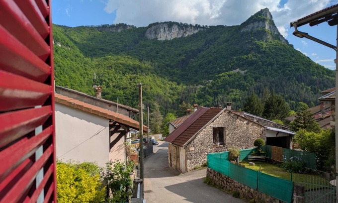 Tenay House | Traditional Bugey house, family-run, pets welcome (6 pers.)
