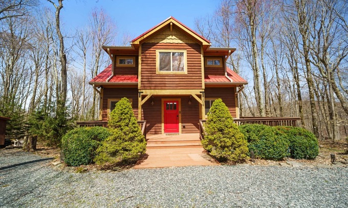 Charter Hills Cabin | Traditional Cabin with Lots of Space