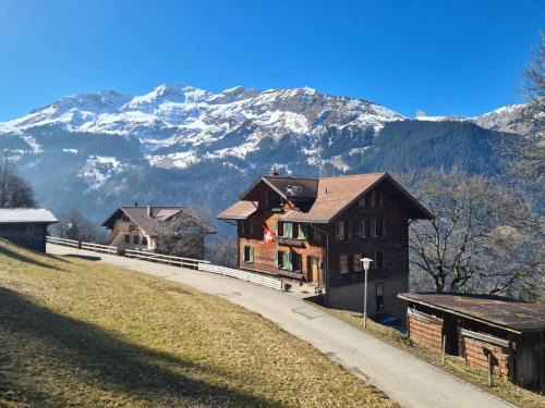 Wengen Apartment | Traditional chalet in Wengen - Top Floor