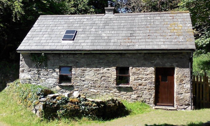 Coolaney Cottage | Traditional Cosy Stone Cottage