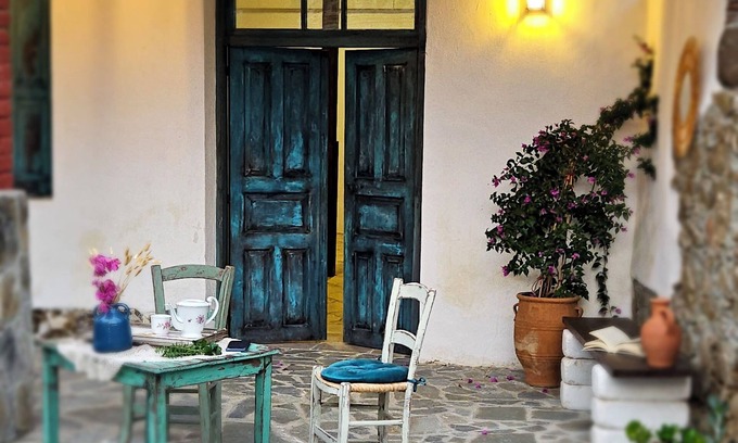 Vasa Koilaniou House | Traditional & cozy adobe housenn
