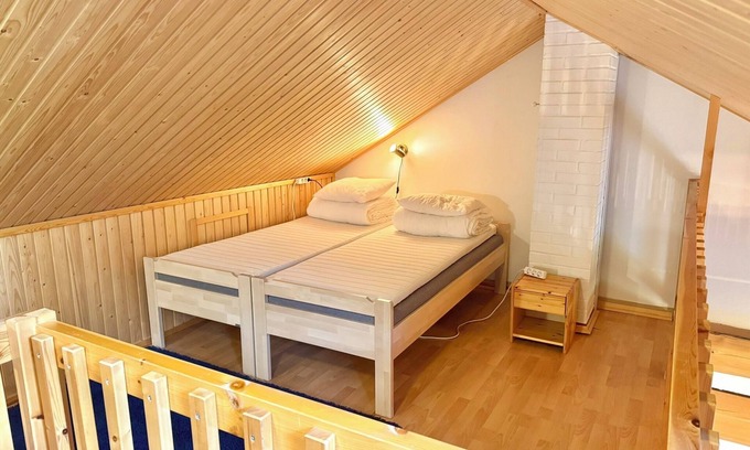 Akaslompolo Cabin | Traditional Cozy Finnish Log Cabin with Sauna & excellent location
