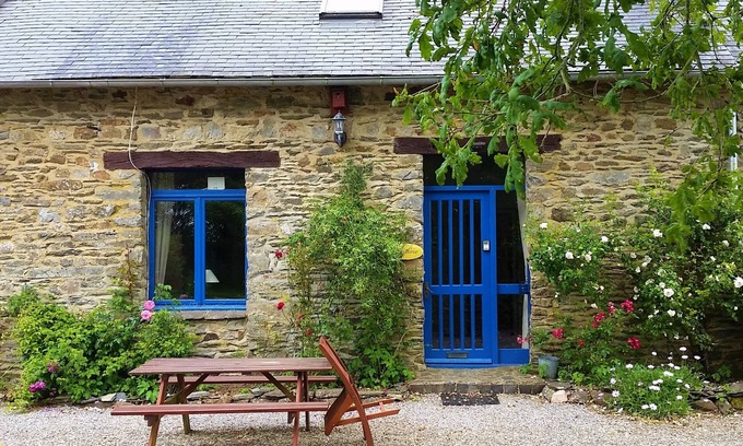Saint-Mayeux Cottage | Traditional Farmhouse Gite at the heart of Brittany (Sleeps 6 in 3 Bedrooms)