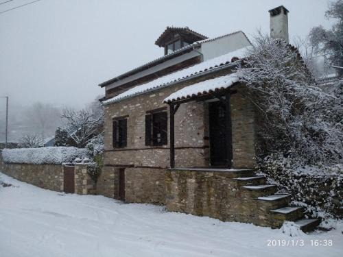 Polygyros Cabin | Traditional Greek Cottage