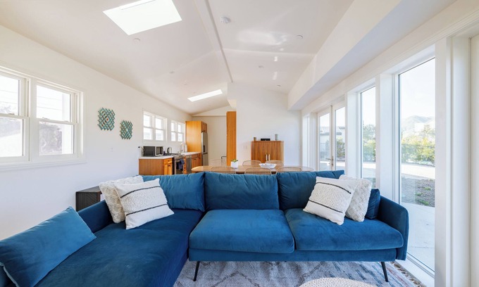 Central Malibu House | Traditional Home with modern furnishes in the coveted Point Dume neighborhood