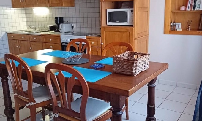 Henvic House | Traditional house in Henvic, green garden, close to the sea.