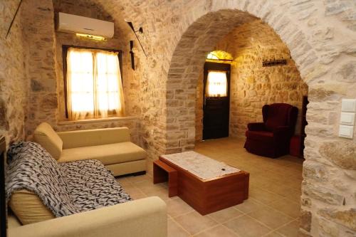 Kalamoti House | Traditional medieval Holiday House In Kalamoti