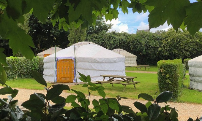Berven Cabin | Traditional Mongolian yurt near Roscoff (sleeps up to 6)