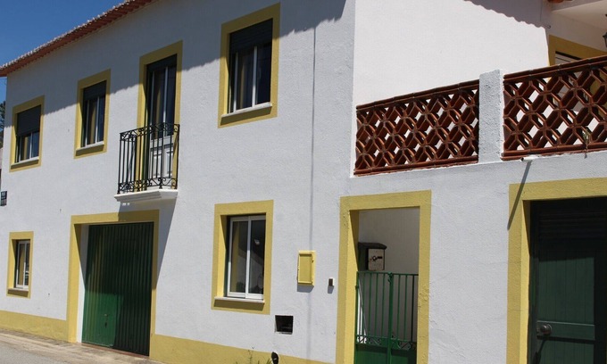 Coja House | Traditional Portugese house amid wooded hills