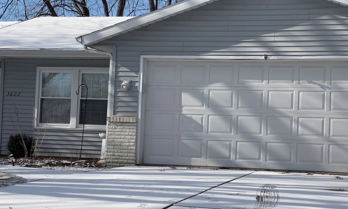 Saint Marys Allen County House | Traditional Ranch house, SW Fort Wayne 3 Bed, 2 Full Bath, Sleeps 7+