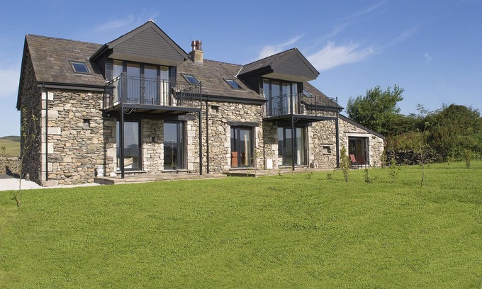 Kendal Cottage | Traditional & spacious 2 bedroom cottage on the edge of the Lake District