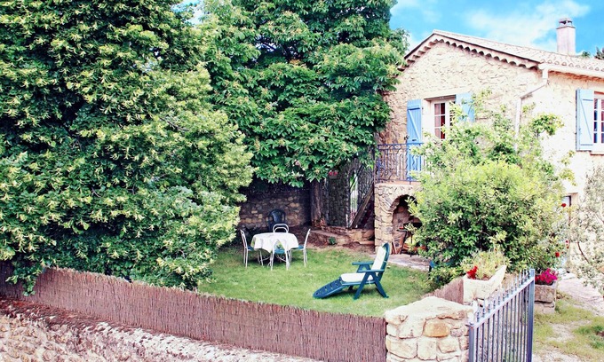 Lussan House | Traditional stone house in a rural and quiet area
