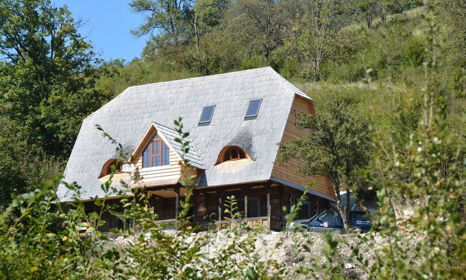 Iara House | Traditional Transylvanian House
