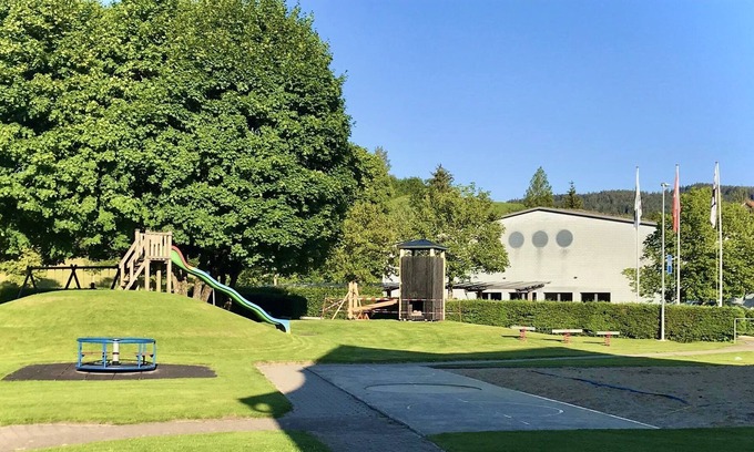 Gais Apartment | Traditionelle Appenzellerwohnung mit Garten und Spielplatz