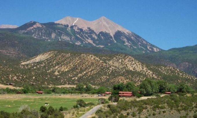 Spanish Valley Cabin | Trail's End - Accommodates up to 4 and is pet friendly