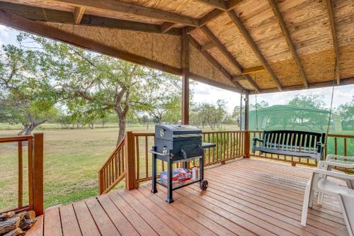 Gonzales House | Trails, Creek and Wildlife Country Harwood Retreat