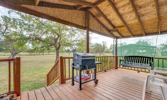 Gonzales House | Trails, Creek & Wildlife: Country Harwood Retreat