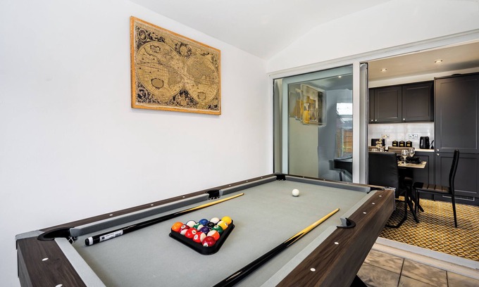 Clayton House | Tramside Retreat – 3BR Near Manchester & Etihad