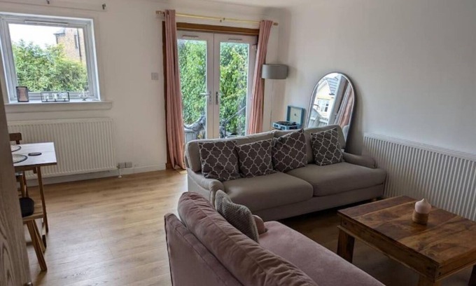 Gilmerton House | Tranquil 3-bedroom house in Edinburgh