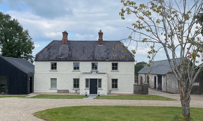Adare Other | Tranquil 4-bedroom farmhouse and studio in Adare