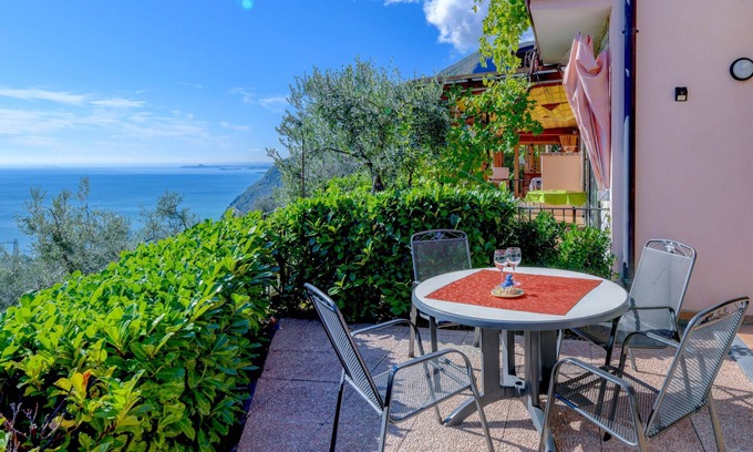 Oldesio Apartment | Tranquil Apartment "Sun" with Pool Access, Stunning Views, and Private Terrace