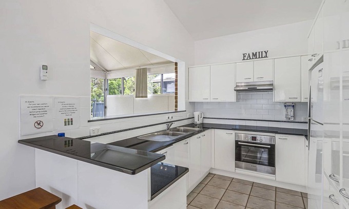 Port Macquarie House | Tranquil at Hibbard - 21 Hibbard Drive